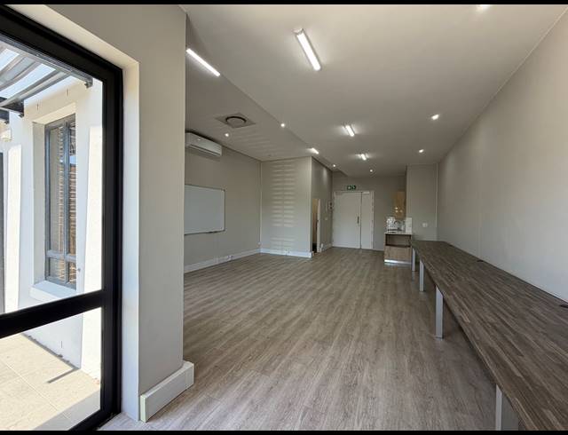 81M² OFFICE TO LET IN PAARDEVLEI